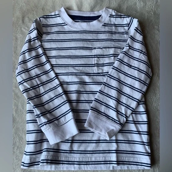 Carter’s Bundle of 4 long sleeve Size 3T - Picture 4 of 7